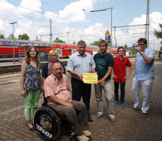 MdB Martin Burkert und die Verteter des Ortsvereins Pleinfeld und des SPD-Kreisverbandes am Pleinfelder Bahnhof